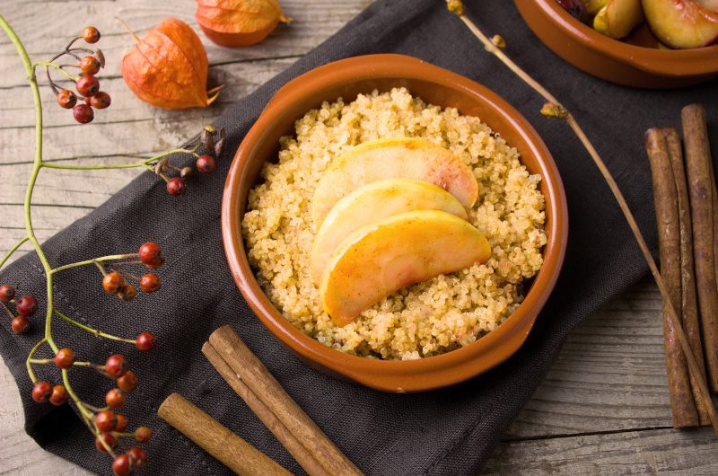 Komosanka z gruszką i cynamonem